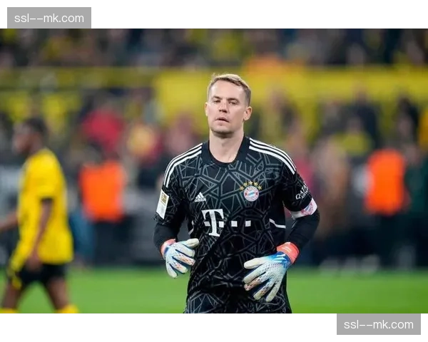 诺伊尔伤愈复出参与合练，拜仁迎回队长门将